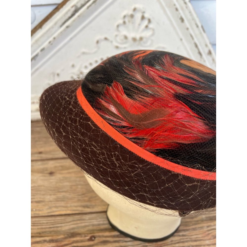 Vintage 1940s HAt Brown Wool Dyed Orange Peasant Feathers - Picture 10 of 12